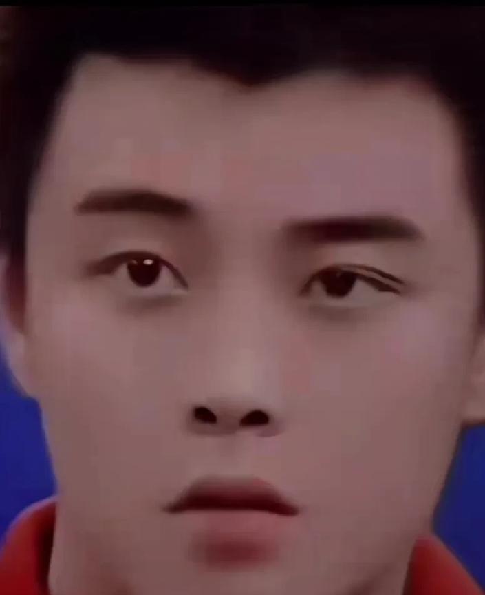 国乒队太费教练了！
看看国乒队教练，曾经个个颜值在线，如今当了教练都大变样了模样