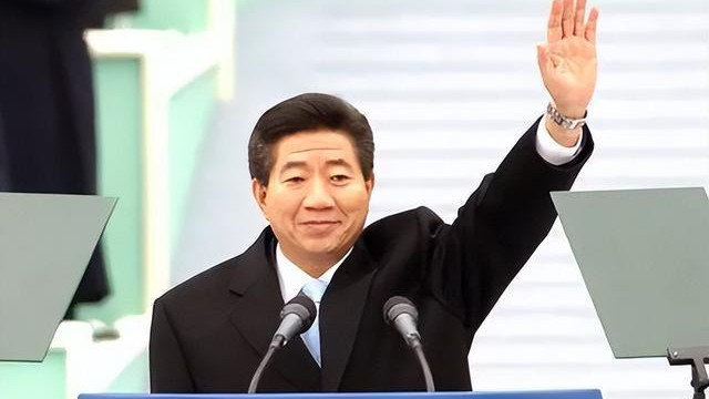卢武铉：从“乌鸦不栖”的穷村走出，用生命书写悲情的韩国平民总统