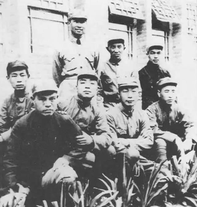 林彪和陈赓是一个说不完的话题。陈赓是林彪的黄埔一期大师兄，曾经职位一度高于林彪。