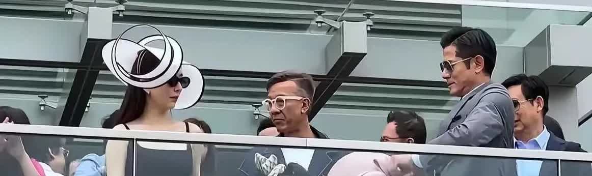 郭富城满眼都是方媛，赛马场成了郭富城一家常去的地，方媛每次都盛装打扮，这次帽子好