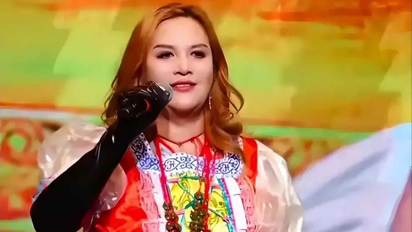 路都走不稳，全程开原音假唱，还想去鸟巢开演唱会，谁给的自信？