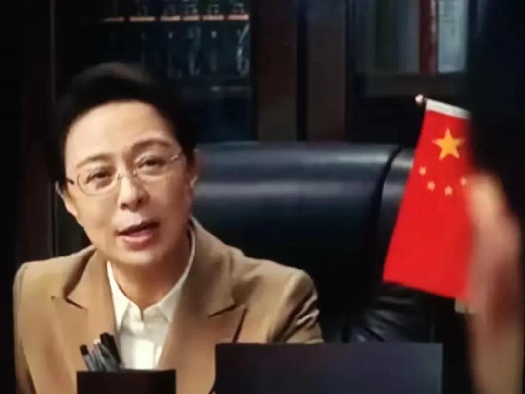 《以法之名》能播放出来真不容易了，说明上面反腐倡廉的决心非常大。
堂堂检察官都被