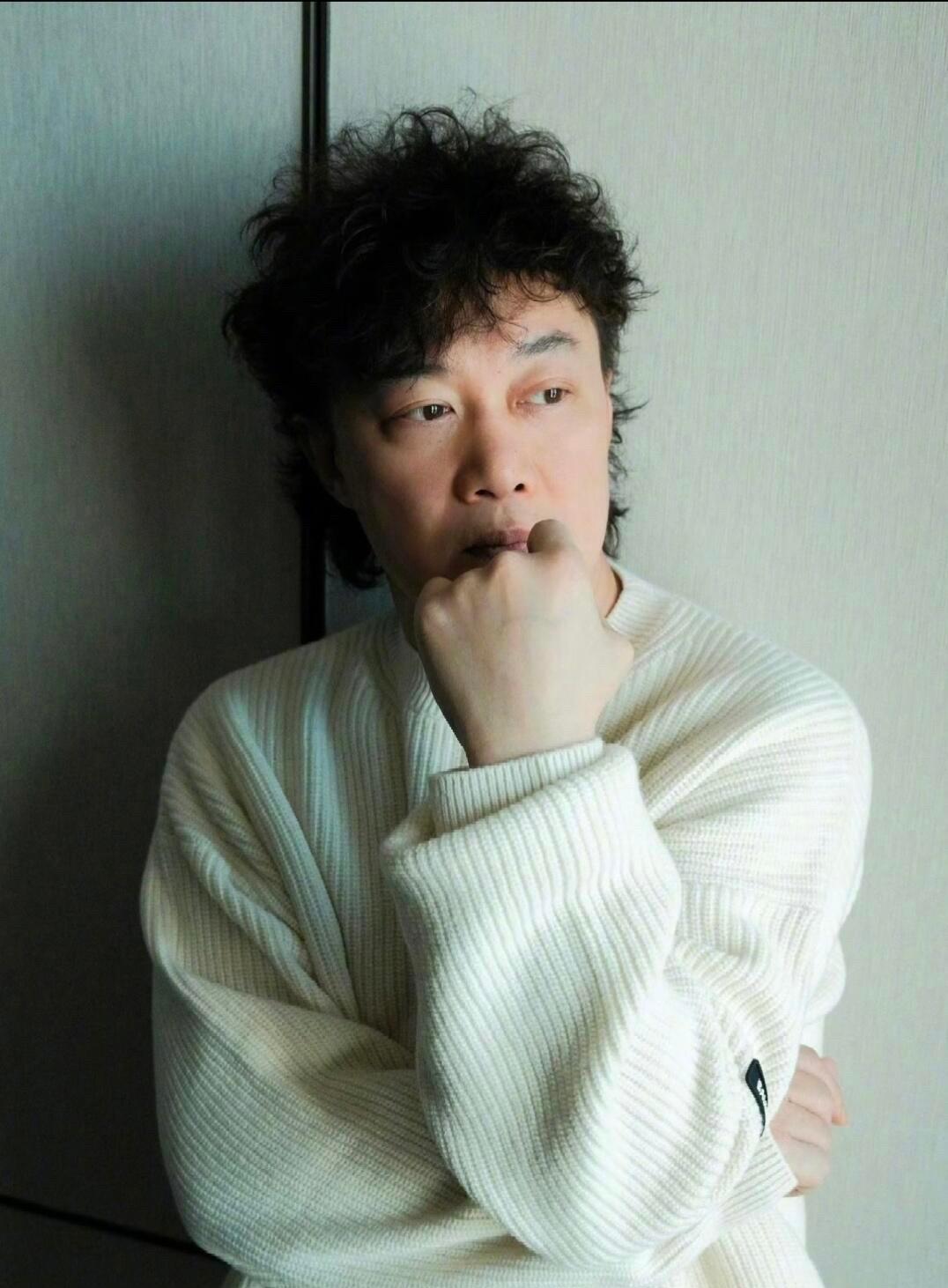 大家发现了吗
娱乐圈有一个未解之谜
明星们都说演员很累很辛苦，钱不好挣，是高危行