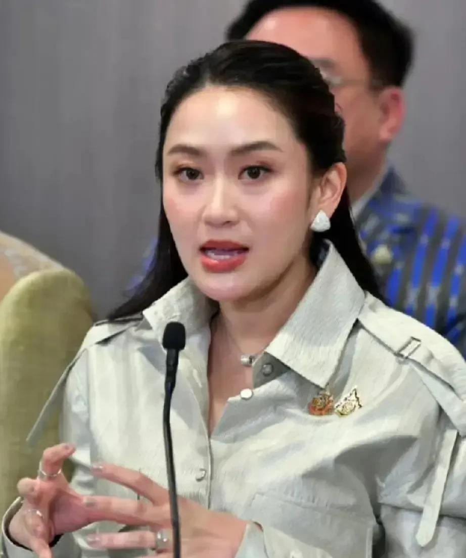 佩通坦被停职这事儿，给所有人提了个醒:静坐长思己过，闲谈莫论人非。
别误判人性，