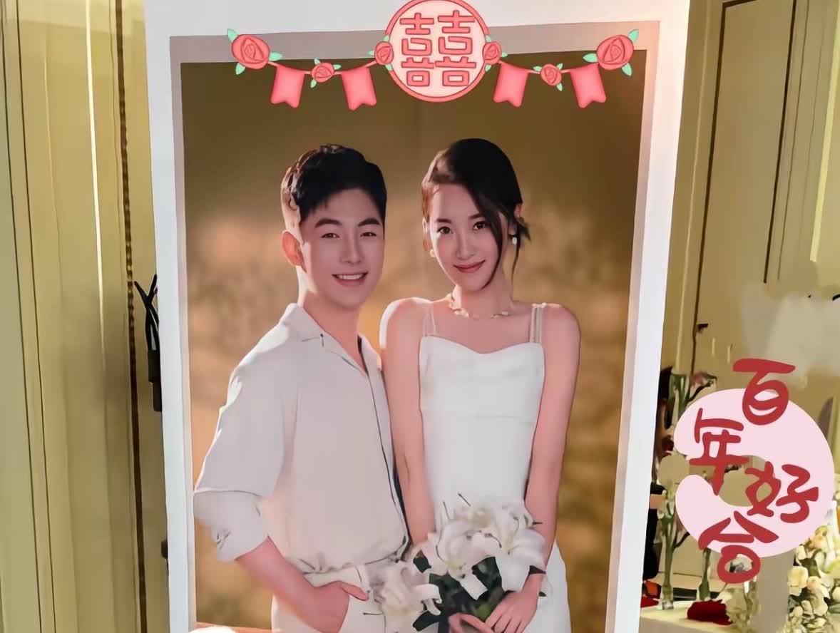 李隼女儿婚纱照
李隼女儿女婿的婚纱照好美![烟花][烟花][烟花]
小两口不
