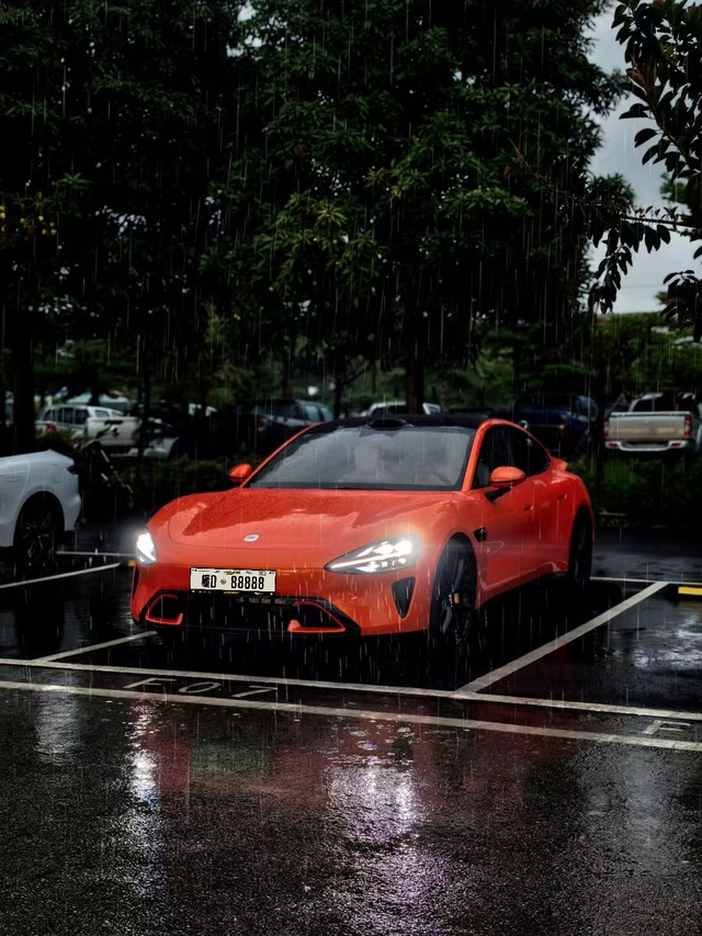 小米su7，到底行不行？
作为曾经拥有手机小米8和小米12pro的米粉，来聊一下