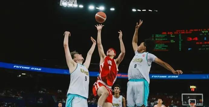 1，这支U16确实非常有战力，是近年来少有的一届能出人的国少！中锋赵博新，张子一