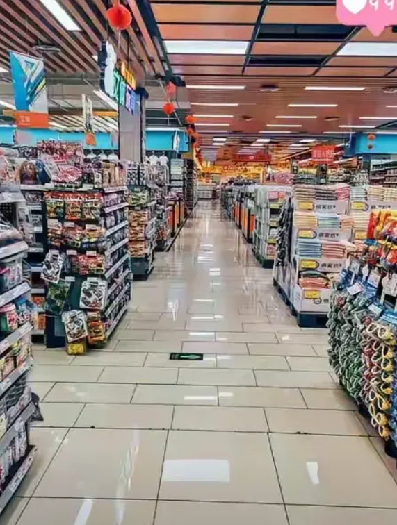昨天去超市，门口招聘启事吸引了我。招理货员，上午2小时、下午2小时，一天就工作4