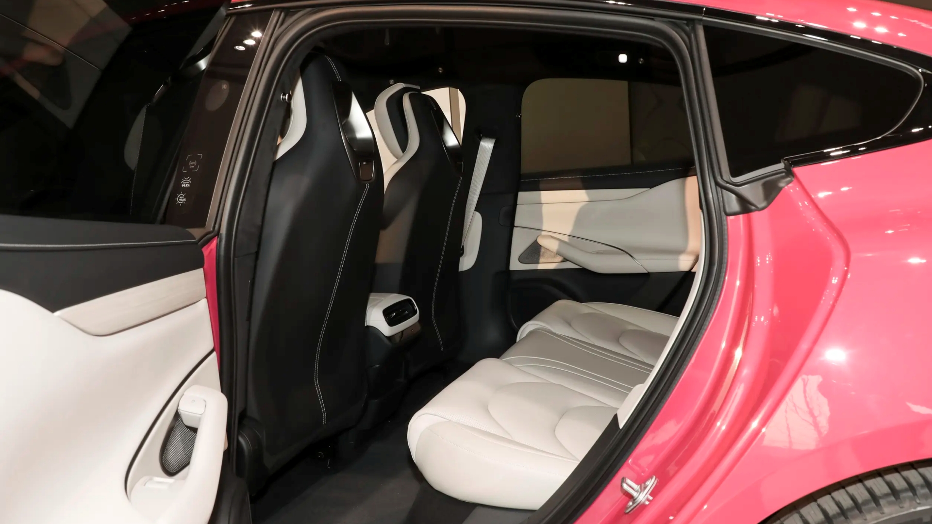 小米SU7那些设计还可以的地方，很多车主开久了都没有注意到