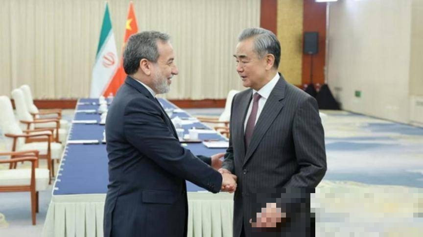 中伊外长在华握手，做完三件事后，哈梅内伊就要放开手脚开打了？