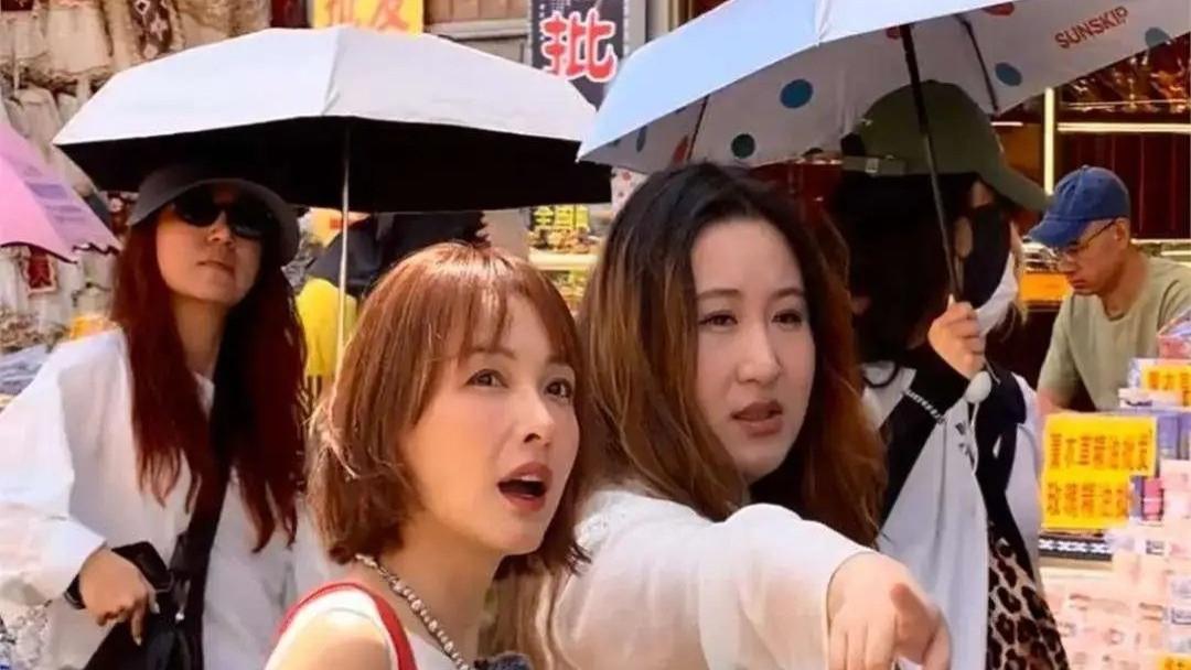 42 岁吴昕现身新疆大巴扎，状态宛如 28 岁锤娜丽莎同龄人