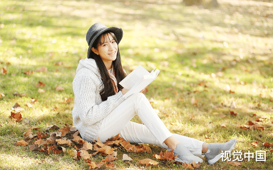 男友青梅要带全公司去捡会发光的好运石，而刚重生回来的我，选择藏起了好运石辐射超标的报告