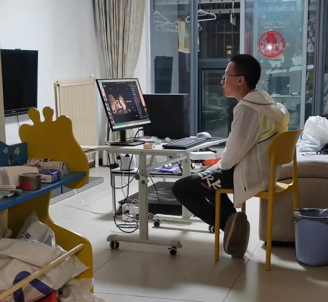 儿子长大后估计会买辆尊界S800
昨晚我在烧饭，我儿子在等我饭烧好。他坐在我的
