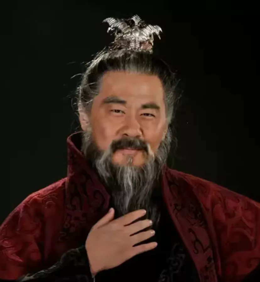 公元205年，南皮城内，有人前来拜见曹操。见面后，那人话未说尽，曹操就会心地笑了