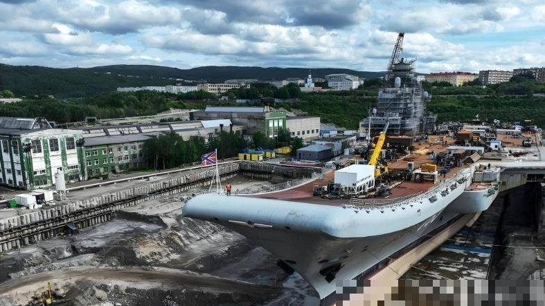 满载排水量13万吨？大连造船厂的神秘分段，是004型核航母吗？