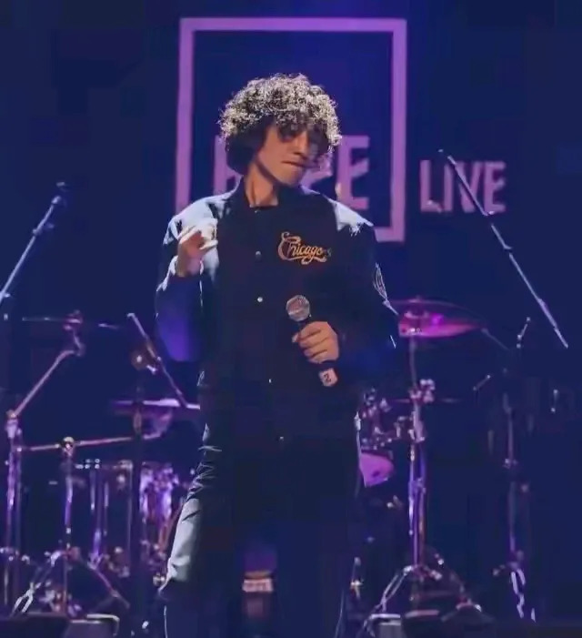庞麦郎上海演唱会门票售罄











我的天哪！庞麦郎在上海的演唱会4