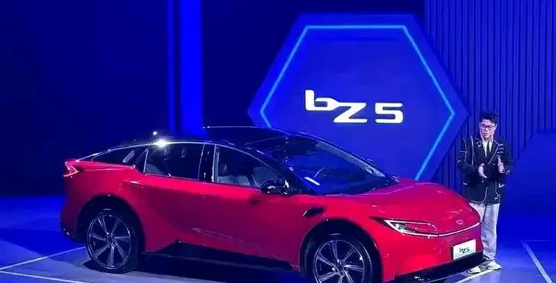 这就是赤裸裸的现实啊！
英国——每度电3.3元
德国——每度电2.2元
日