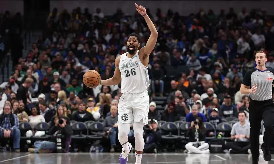 #nba# 独行侠真的不珍惜巨星啊，居然只给丁威迪2分钟啊。
怎么说，丁威迪也是