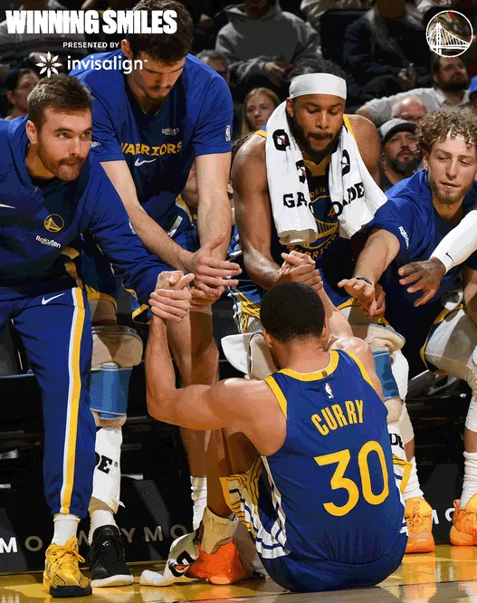 昨日NBA常规赛，勇士主场123-114战胜爵士。
全场比赛，勇士后卫斯蒂芬-库