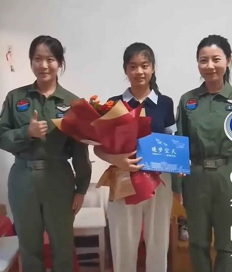 “光宗耀祖了！”女生听到敲门声，
说录取通知书到了！他以为是快递员，没想到，当她