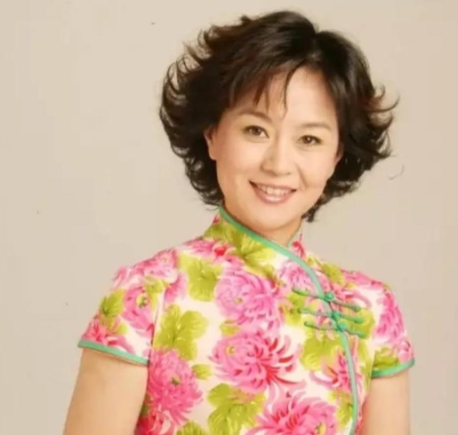 1999年，鞠萍向丈夫提出了离婚，丈夫却提出孩子和钱只能带走一样。鞠萍一听就知道