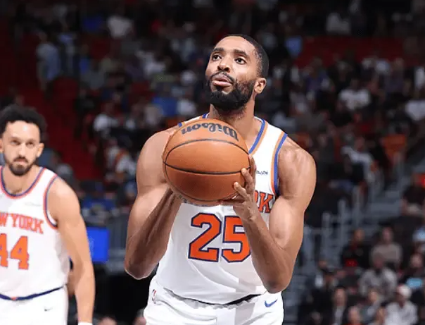 NBA常规赛，尼克斯121-133不敌魔术。
尼克斯主帅迈克-布朗接受了记者采访