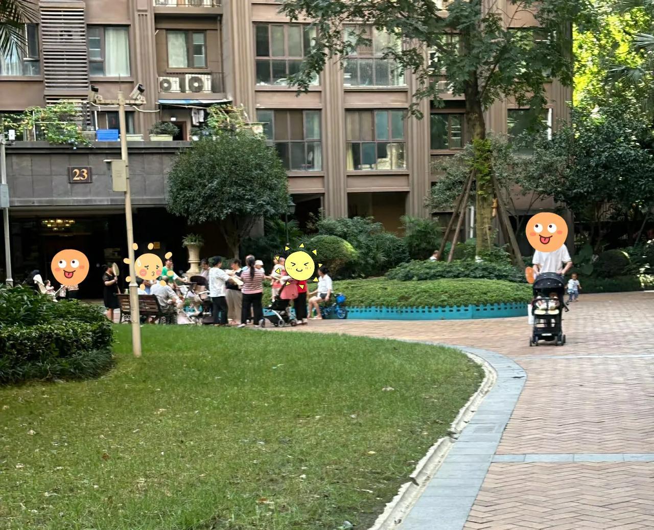 长期带娃不休息，其实很容易陷进慢性应激里。
就是那种，明明宝宝睡了，我耳朵还竖着
