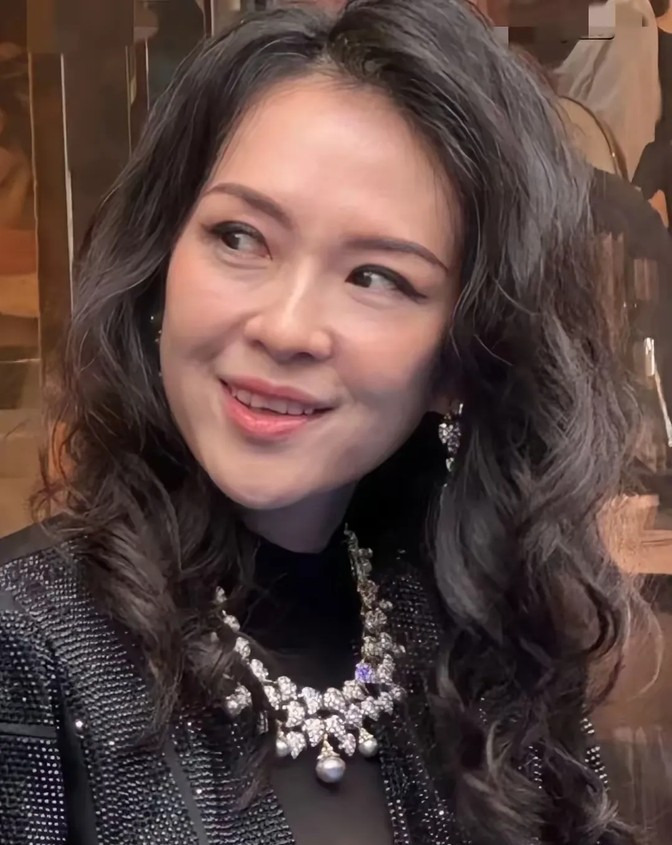 章子怡这些年容貌变化











哎，岁月真是把杀猪刀啊！想当年章子怡