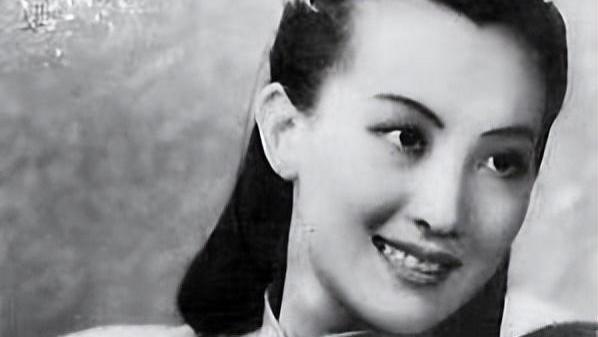 周璇：30年代最红女星，4次婚恋均无疾而终，疯癫5年死于精神病院