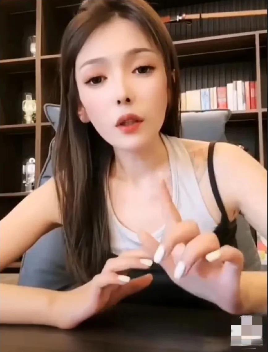 白雨澄清光榜子男的是谁？我们听听白羽怎么说！
老狗前妻白雨表示：我跟谁有事没事儿