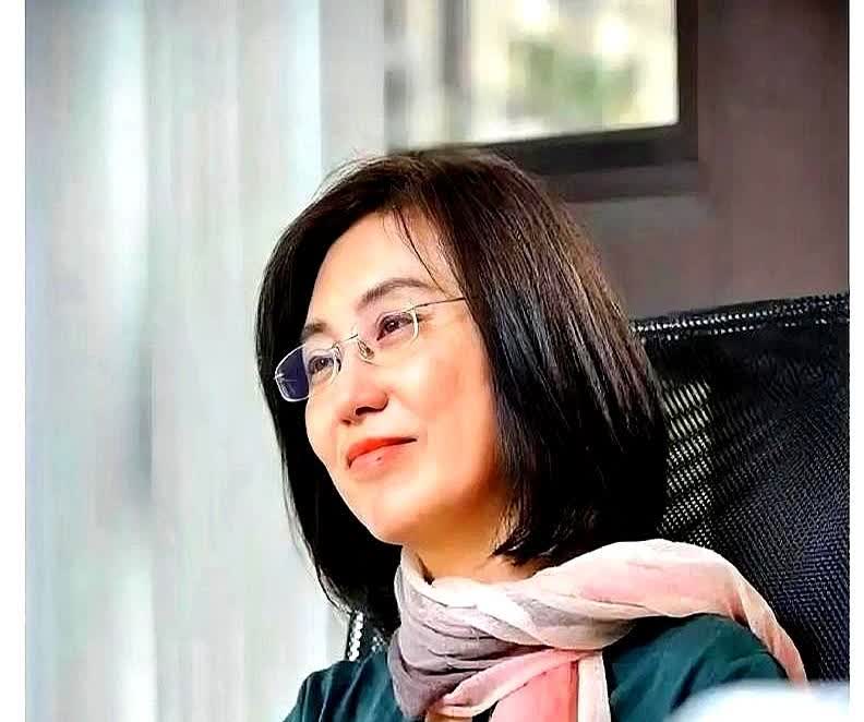 我好像明白

汪小菲为什么会签不平等条约了？

因为他怕了

当年张