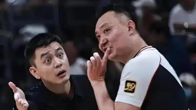 骂球员、硬刚裁判！杨鸣的暴脾气，才是辽宁队3冠1金的定海神针