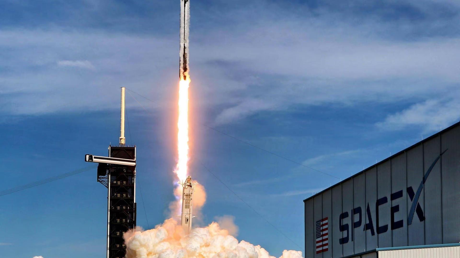 马斯克的科技帝国：从不喊“遥遥领先”，却让对手望尘莫及