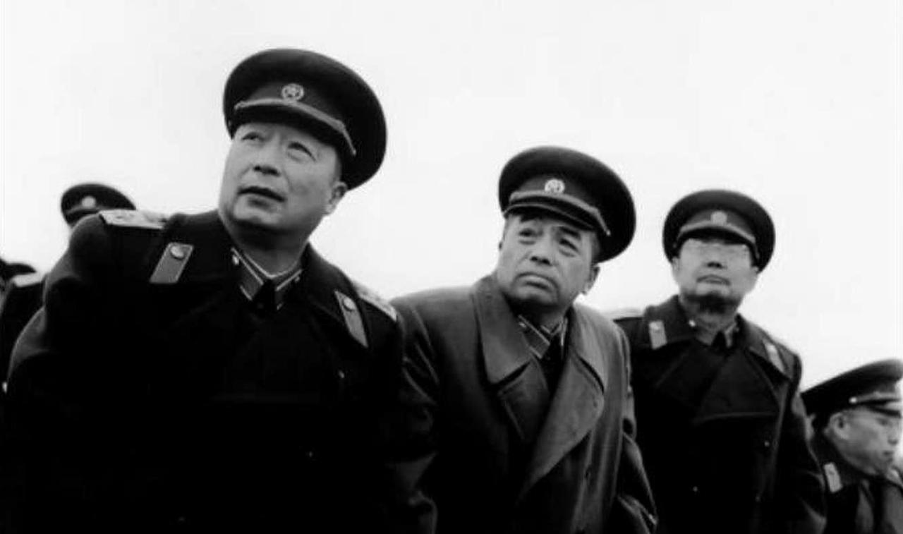 新中国成立后，聂帅时隔几十年，返回江津老家探亲。在沙土堡，聂帅偶遇1位白发苍苍的