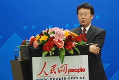 项立刚：中国媒体联合起来，吹捧外国企业，打击中国产业，这不是可能，而是本能。
麻