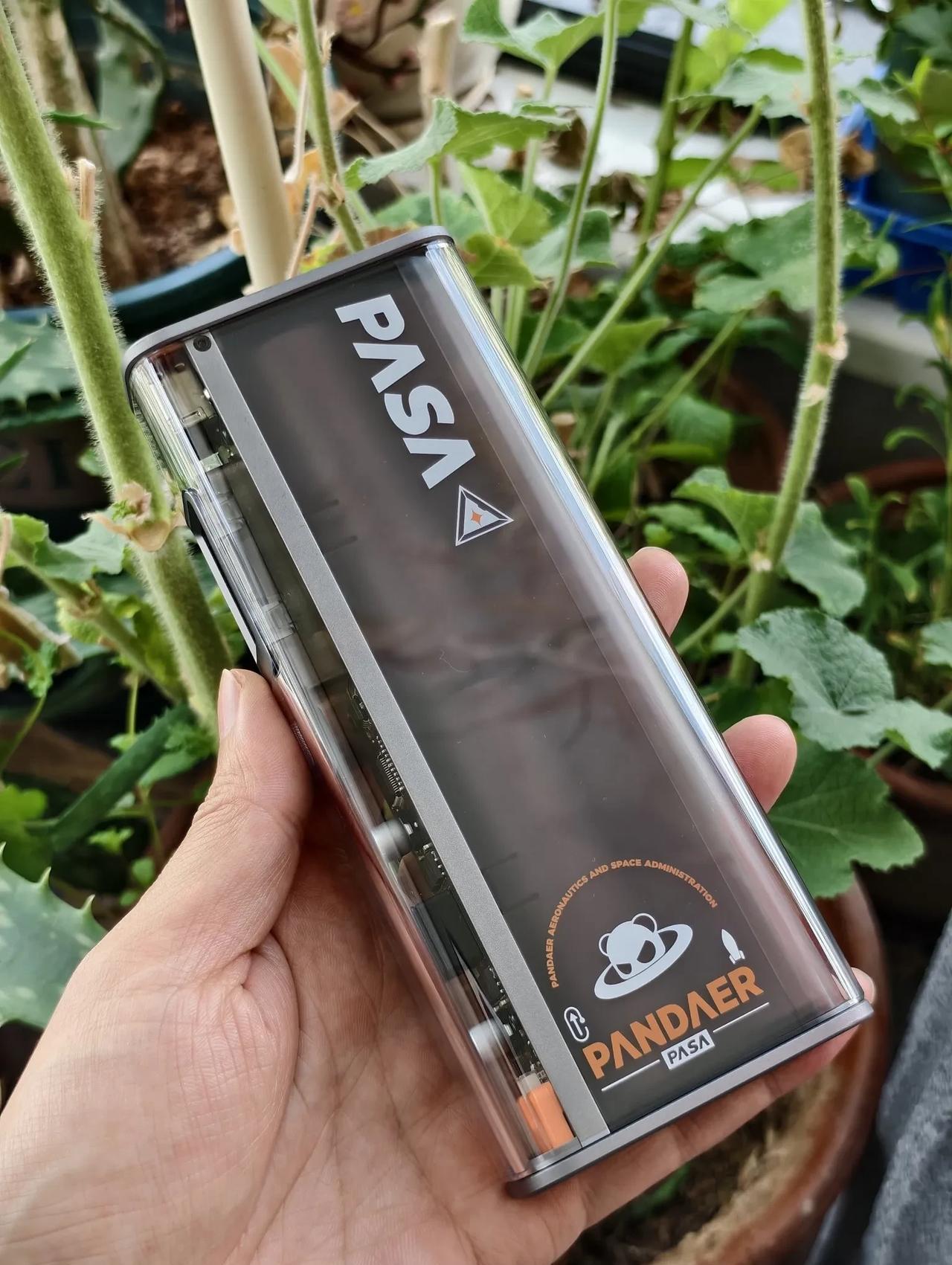 PANDAER x SHARGE联名，魅族这款移动电源真是又酷又大又好用，我出差