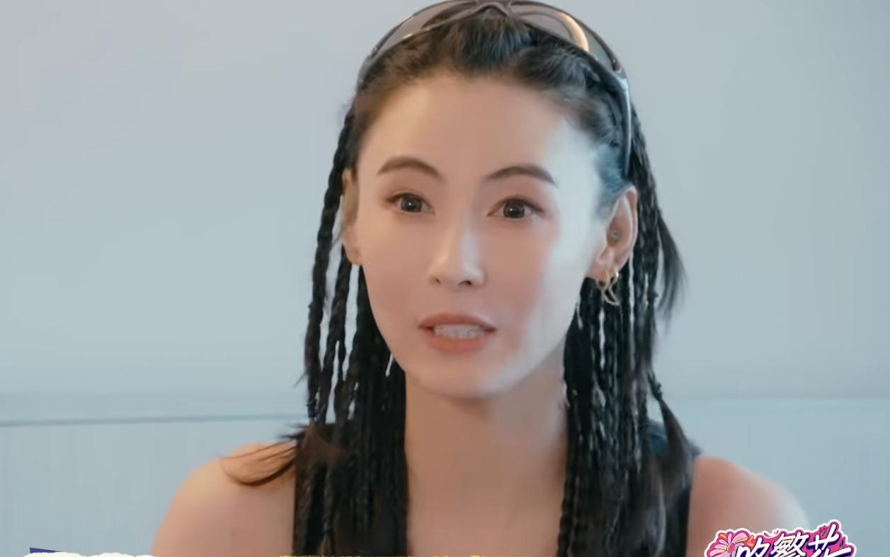 参加《一路繁花2》时，导演组问张柏芝：“如果其他人上了你的床，你会怎么办？”
张