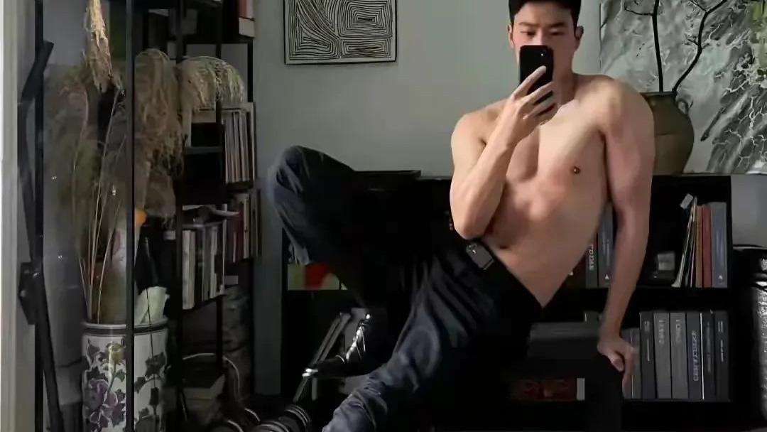 男生私下会偷偷模仿喜欢的人语气