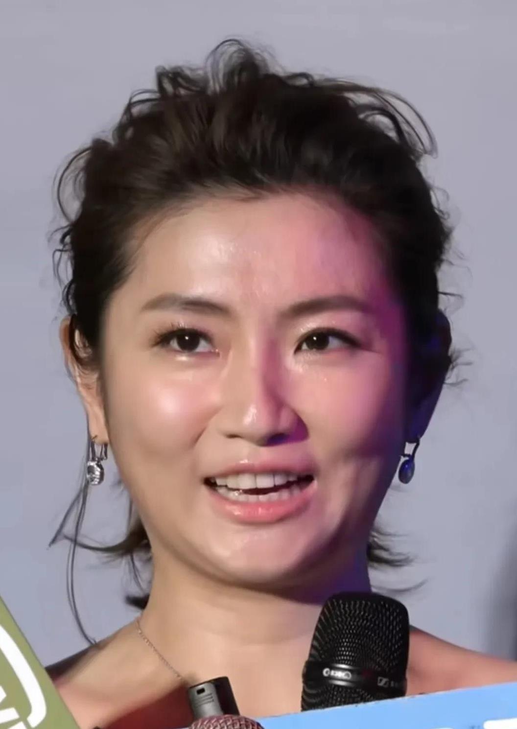 任家萱，引发热议！
近日，任家萱登上热搜榜！这次不是因为参加演唱会时的出色表现，