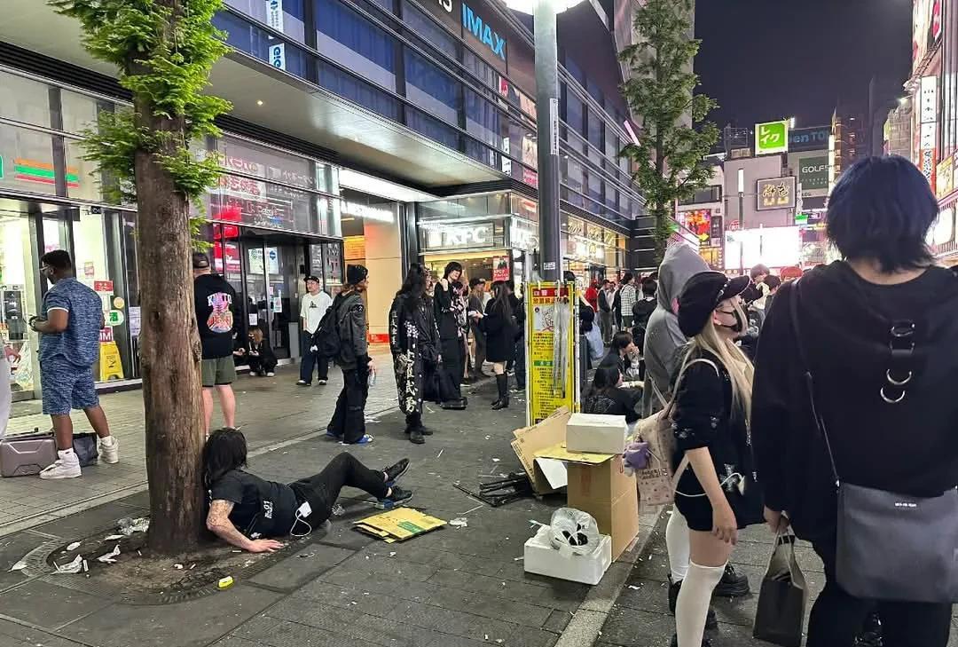 日本歌舞伎町街头。
