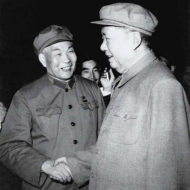 萧劲光说：“一国两制”的首创者是毛主席，不是邓小平