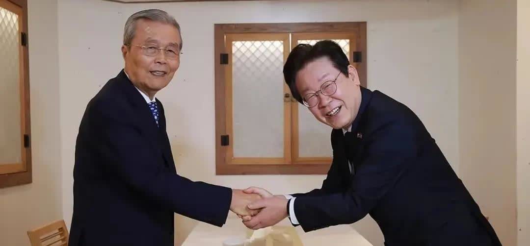 韩国总统李在明，害怕了！慌忙出来解释，韩国没有跟中国好，美国还是第一位的！
美