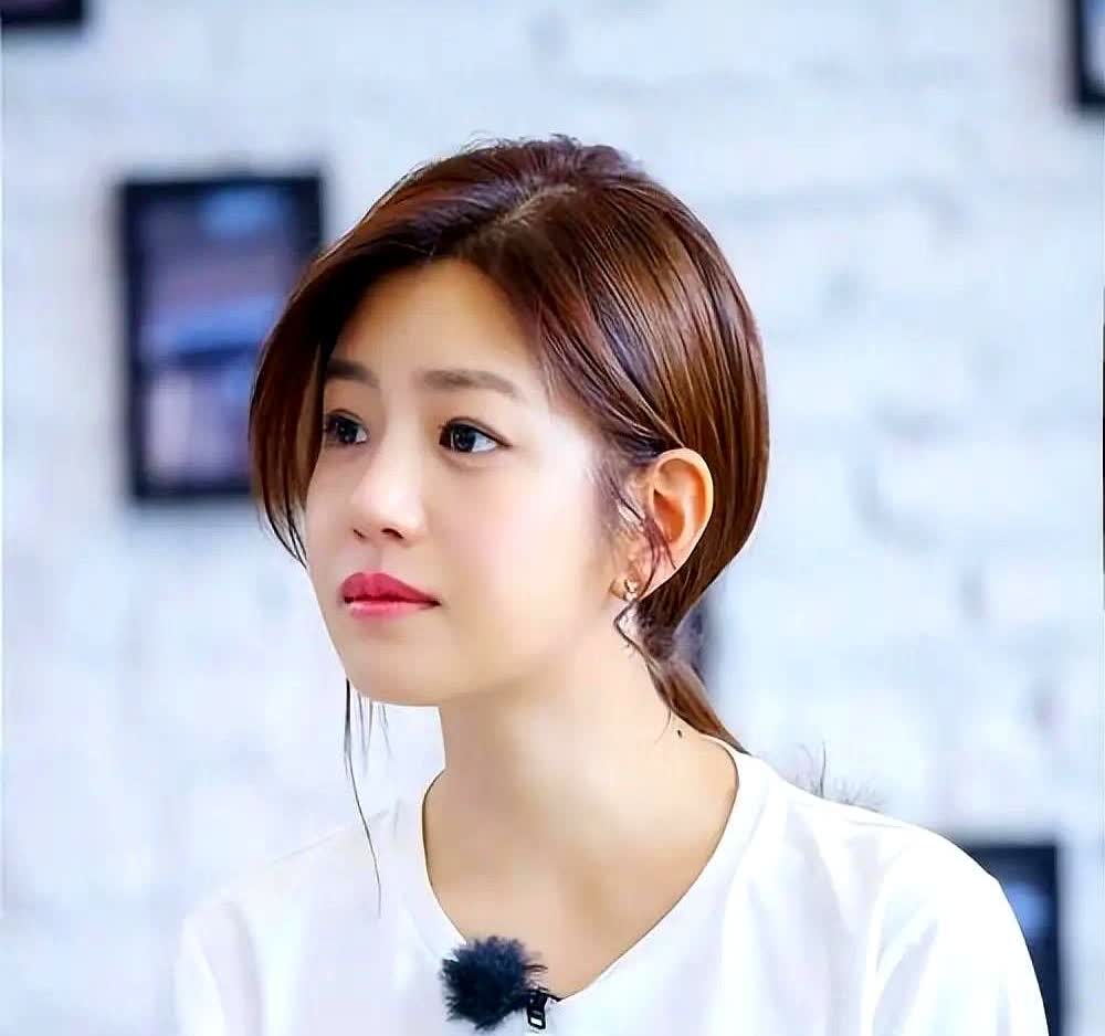 陈晓和陈妍希离婚的原因总算是弄清楚了。

这事儿其实没什么复杂的。

简