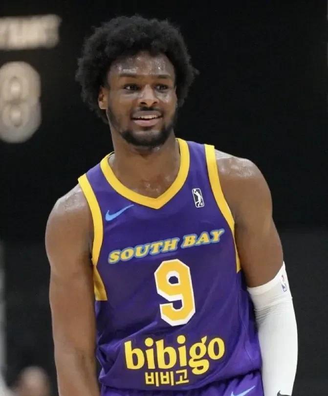布朗尼或许迎来NBA生涯首次首发出场！
湖人锁定了西部第三，湖人官方公布了明日对