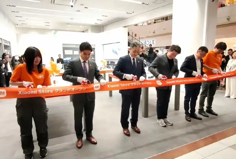全都低估小米了！
当有人还在不断黑小米黑雷军的时候，他居然已经悄悄走出国门，扬名