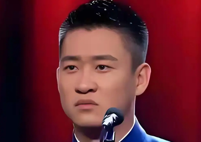 聊聊最会伪装的曹云金

一、假公益的闹剧

甘肃地震时，曹云金那叫一个高调，宣称