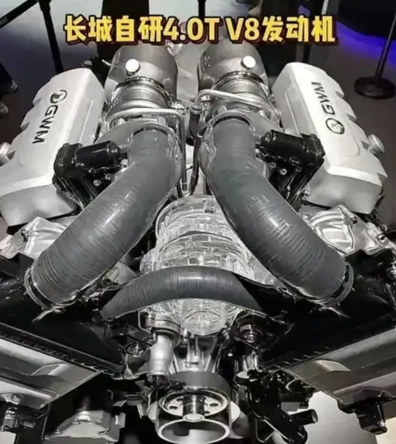 长城自研的4.0V8发动机可不得了。2025年上海车展亮相的它，采用全铝双涡轮钢