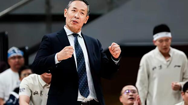 许利民战术思路应该调整，不能白送主场优势
说起来也很奇葩，对许利民来说，主场作战
