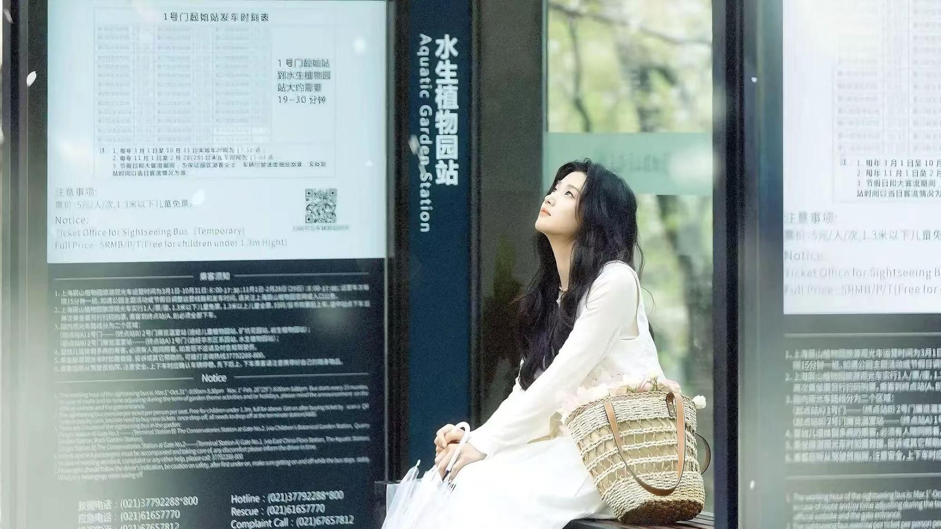 春日邂逅, 卢昱晓樱花树下的回眸