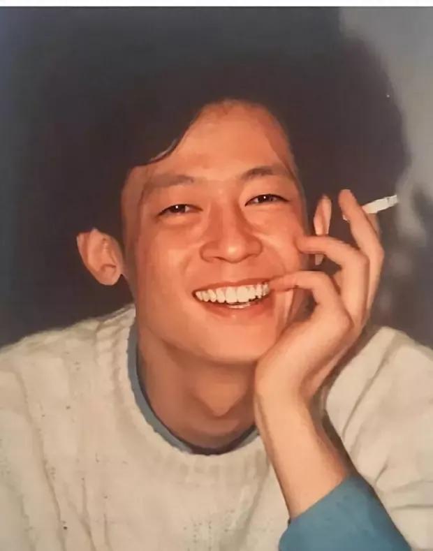 王志文，本是后山人，偶作堂前客，“大满贯影帝”。
因车祸，他硬是逼着母亲和哥哥抬